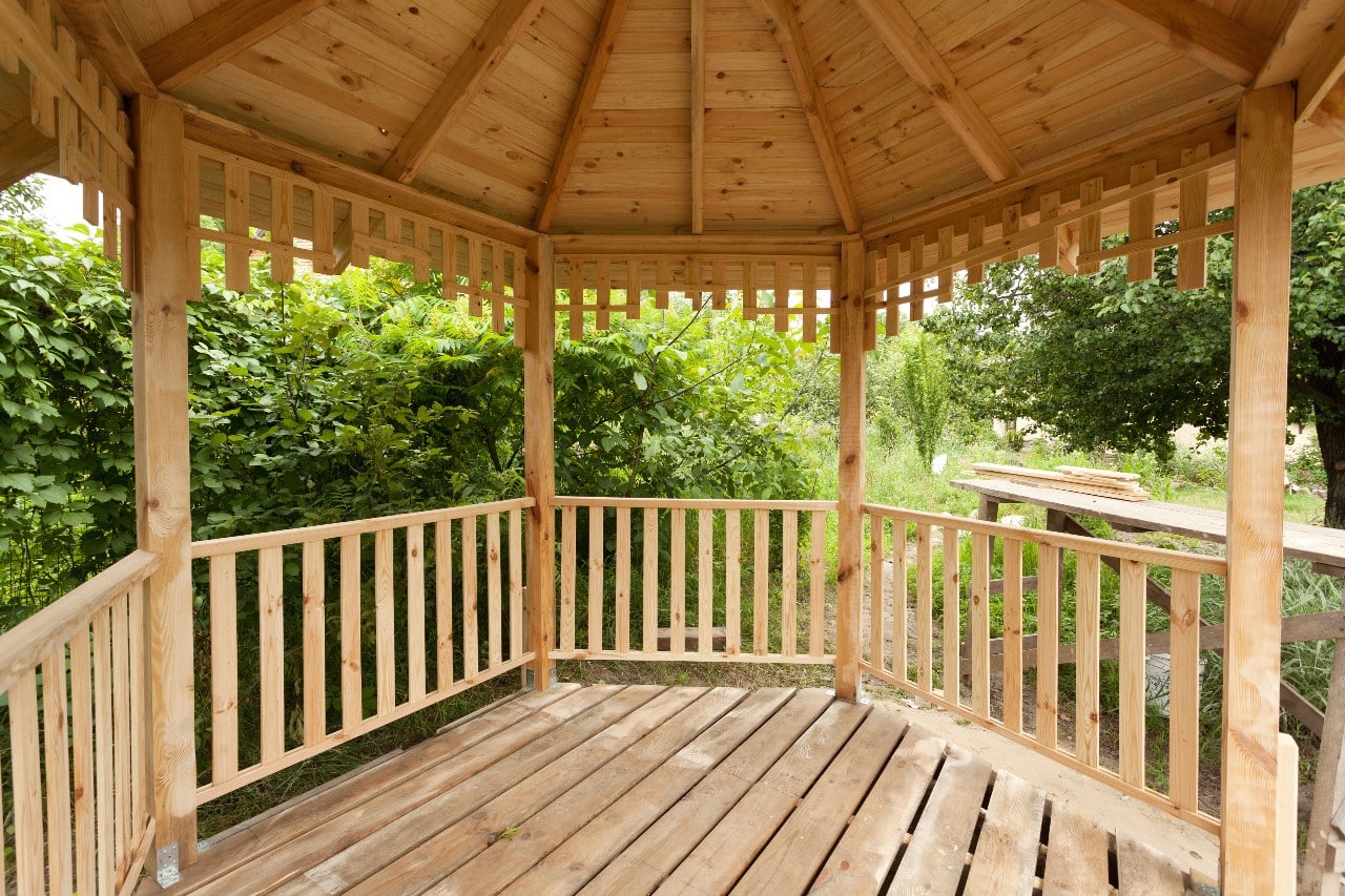 difference between a pergola and a gazebo