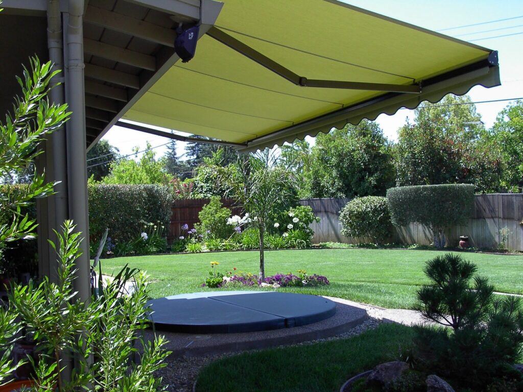 retractable patio awning installed by patio covers unlimited nw