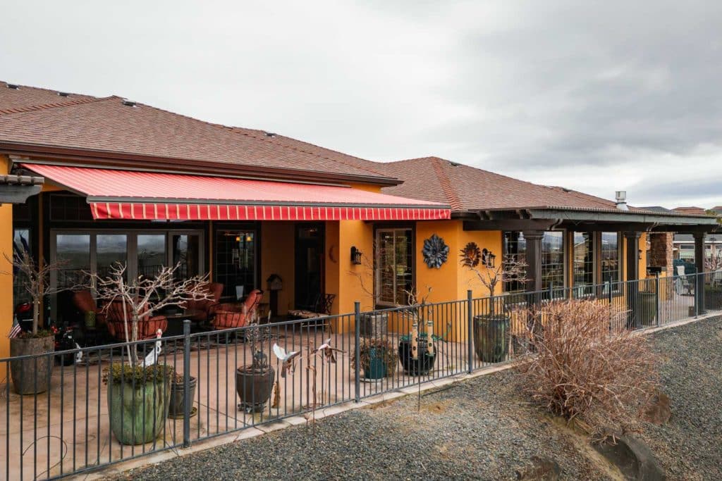 retractable awnings in Pasco