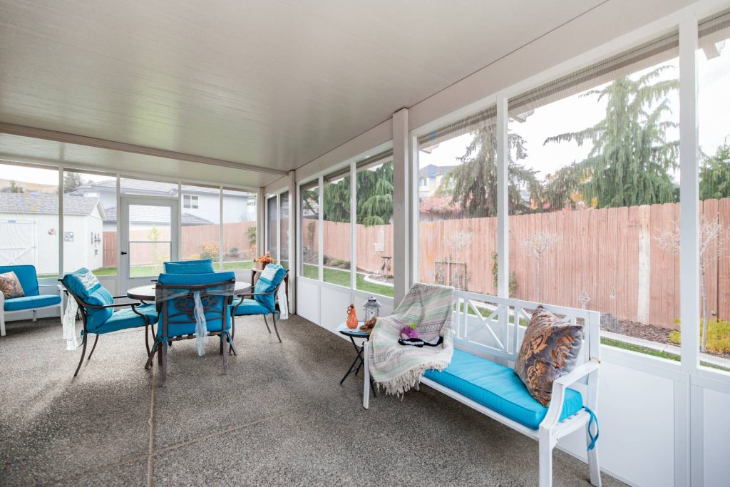 interior view of a luxury screen rooms in West Richland PCUNW